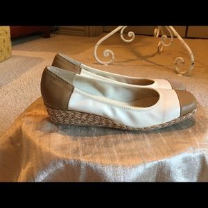 New beige/white leather wedge shoes